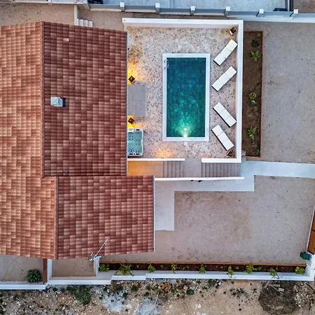 Alora Villa