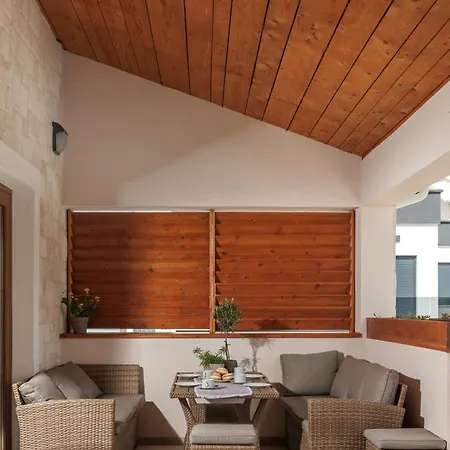 Alora Villa